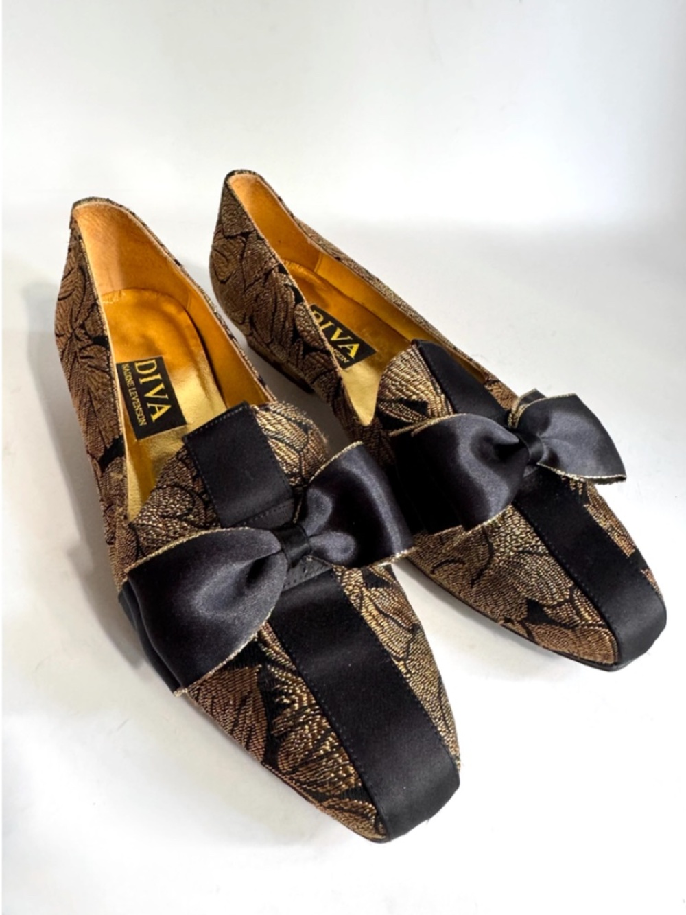 Diva by Nadine Levenson Vintage Formal Bow Kitten Heels in Gold and Black 7.5N